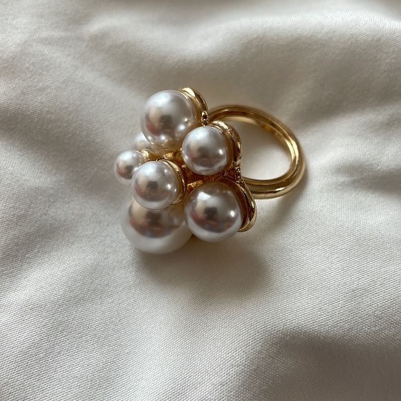 Faux Pearl Gold Ring - Picture 4 of 6